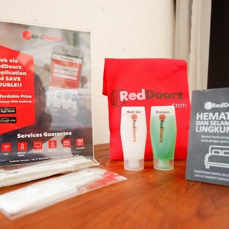 Хостел Reddoorz @ Jalan Raya Semat Canggu Бали Экстерьер фото