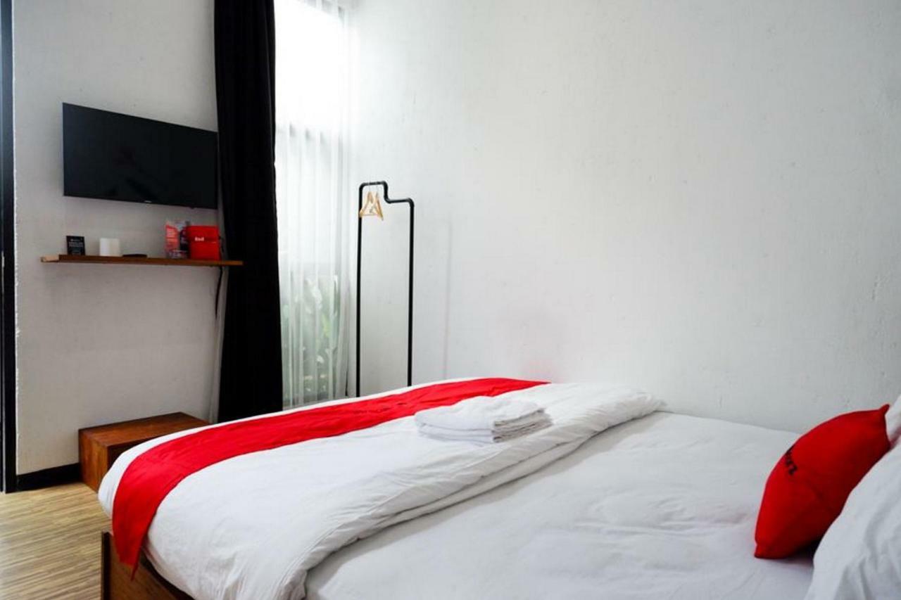 Хостел Reddoorz @ Jalan Raya Semat Canggu Бали Экстерьер фото